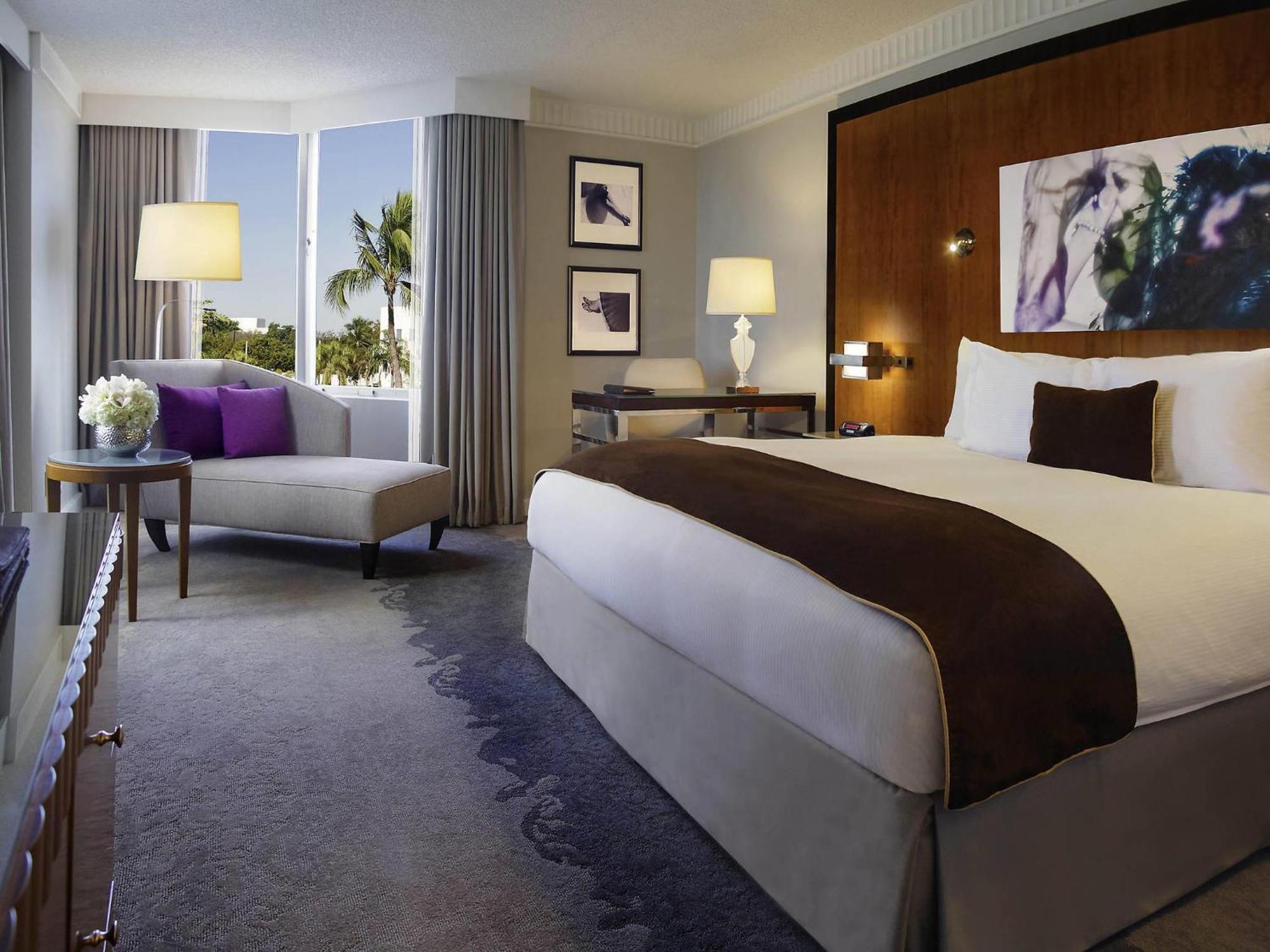 Superior King Room City View